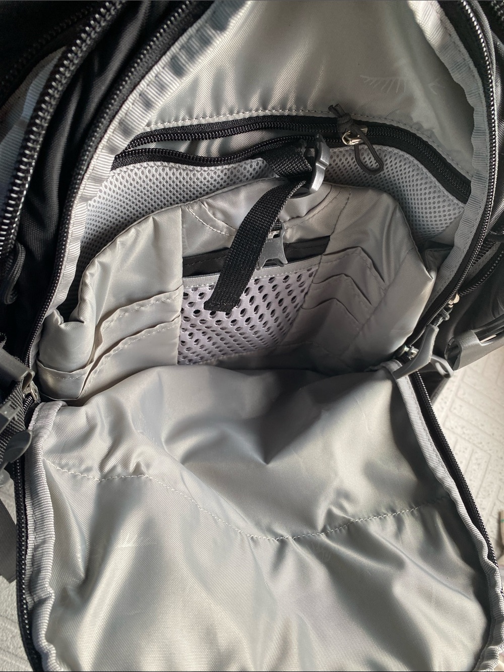 OSPREY Porter 46 Black Backpack with Gray Accents and Red Logo - Picture 15 of 15